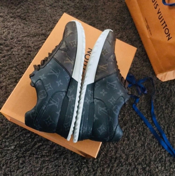 Louis Vuitton - Picture 4 of 7